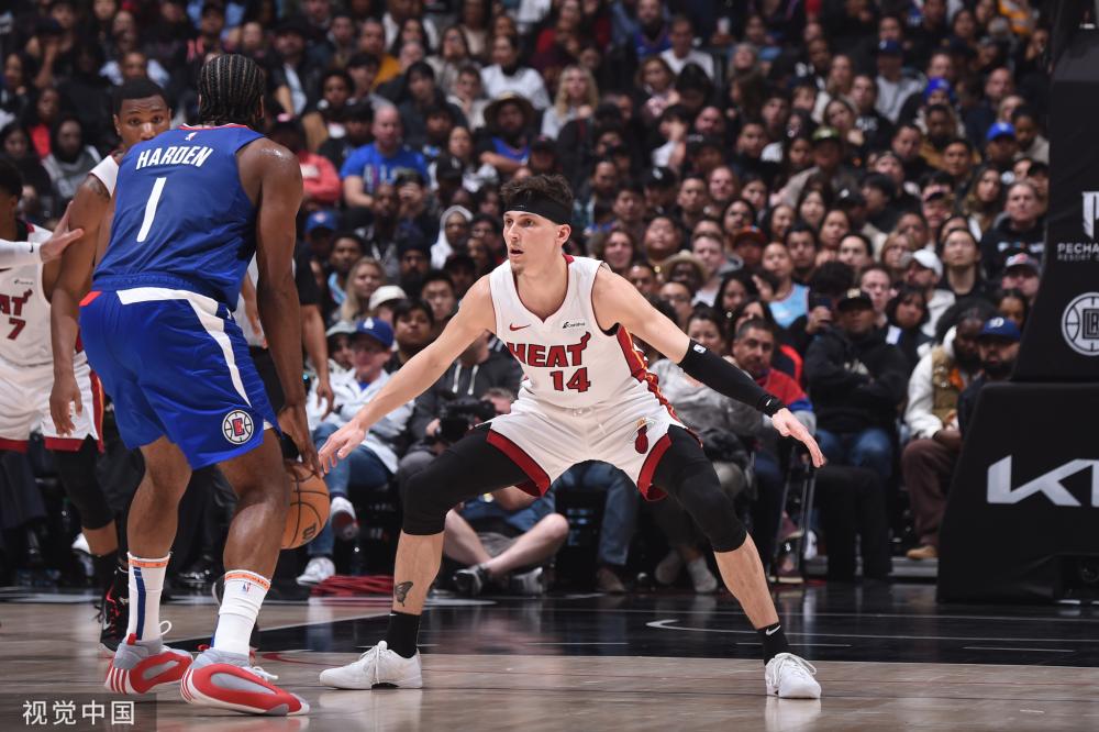 球场上的竞 球场上的竞